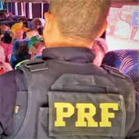 PRF autua motoristas de ônibus por irregularidades no transporte de romeiros