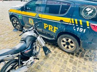 PRF identifica moto com sinais de adulteração em Presidente Tancredo Neves (BA) durante a Operação Conatus