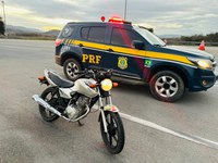 PRF recupera motocicleta roubada durante fiscalização em Brejões (BA)