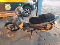 Condutor é preso pela PRF por suspeita de adulteração de motocicleta na BR-407