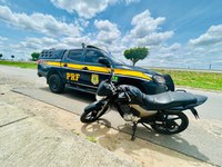 Durante fiscalização na BR-116, PRF recupera motocicleta com registro de furto