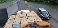 No Sul da Bahia, PRF apreende 425.000 maços de cigarros contrabandeados escondidos em carroceria de caminhão