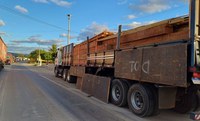 Em Seabra (BA), PRF apreende madeira nativa do Pará transportada ilegalmente