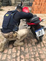 Motocicleta roubada  é recuperada pela PRF em Seabra (BA)