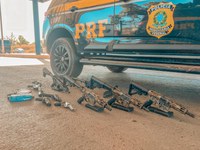 PRF apreende arsenal de armas em veículo durante fiscalização em Barreiras (BA)