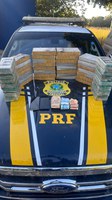 PRF apreende 44 kg de cocaína escondidas em compartimentos ocultos em veículo na BR-242, cidade de Ibotirama (BA)