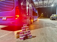 PRF apreende grande quantidade de cigarros eletrônicos em ônibus na BR-242