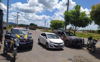 Em apoio a abordagem policial realizada pela Polícia Militar, policiais rodoviários federais em Itaberaba recuperam veículo roubado