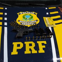 PRF apreende pistola 9mm e dezenas de munições escondidas dentro de caminhonete