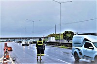 PRF orienta motoristas sobre cuidados ao dirigir durante período chuvoso