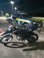 Motocicleta roubada é recuperada pela PRF em Alagoinhas (BA)