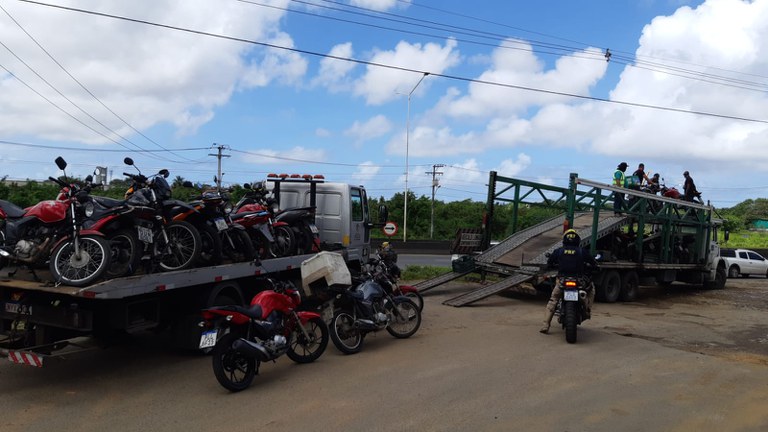 Cavalo de Aço VIII: PRF na Bahia deflagra operação com foco na fiscalização a veículos de duas rodas, flagra imprudências e mais de 150 veículos são retirados de circulação