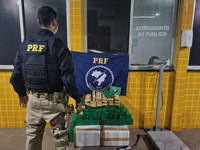 PRF apreende 61 kg de droga e captura foragido da Justiça tocantinense em Barreiras (BA)