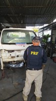 PRF e Polícia Civil prendem em flagrante homem desmanchando veículo em Feira de Santana (BA)