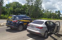 Condutor estrangeiro é preso pela PRF com carro de locadora não devolvido, em Camacã (BA)