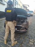 Motorista é preso em Teolândia (BA) com carro roubado; veja vídeo