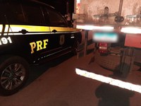 Motorista profissional é preso pela PRF conduzindo caminhão furtado