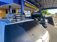 PRF apreende cocaína escondida dentro de carro e prende dois homens por tráfico de drogas em Vitória da Conquista (BA)