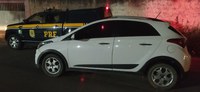PRF recupera carro roubado rodando com placas clonadas em Eunápolis