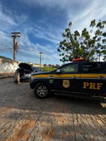 Sandero roubado em Olinda (PE) cai com placas falsas na BR 242 em Barreiras (BA)