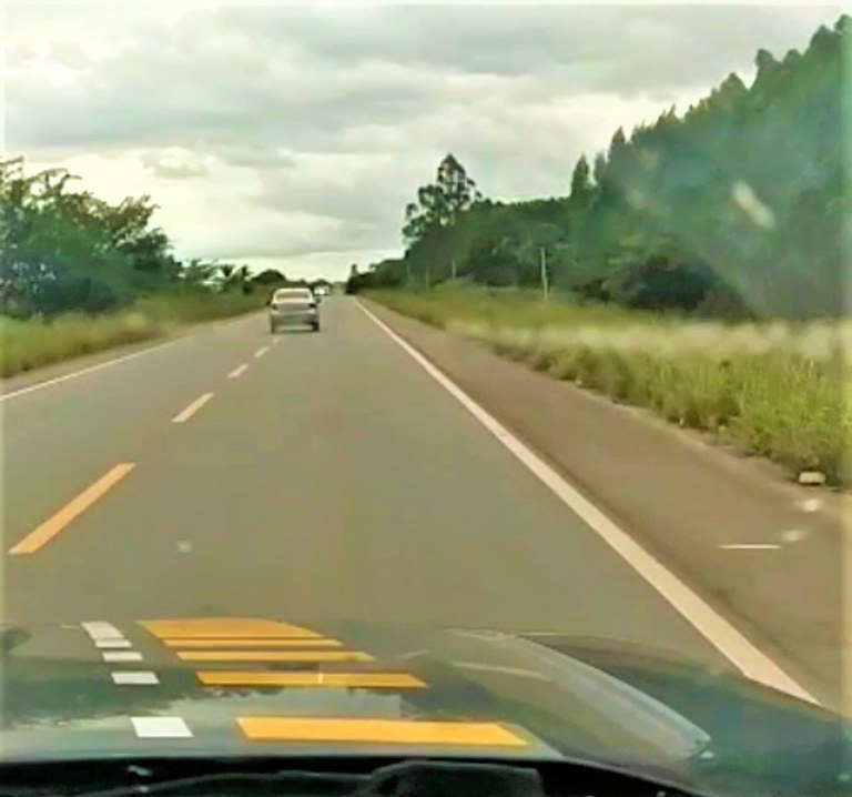 Após cruzar com veículo transitando em zigue-zague, PRF prende condutor totalmente embriagado na BR 101 em Teixeira de Freitas (BA); veja vídeo