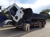 Fraude veicular: Caminhão adulterado que utilizava irregularmente numeração de chassi de viatura oficial do Exército Brasileiro é aprendido na BR 242