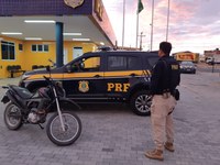 Motocicleta roubada há menos de 02 meses é recuperada pela PRF em Paulo Afonso (BA)