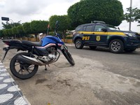 Motocicleta roubada há pouco mais de 03 meses é recuperada pela PRF em Jaguarari (BA)