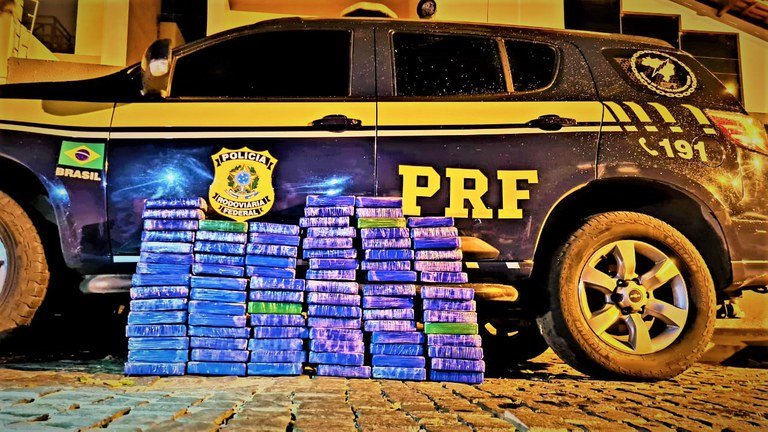 PRF apreende 90 Kg de cloridrato de cocaína e causa um prejuízo de 10 milhões de reais ao crime organizado; veja vídeo