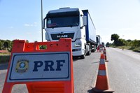 PRF na Bahia intensifica fiscalização a veículos de carga com foco na segurança viária; 70 comprimidos de ‘rebite’ foram apreendidos