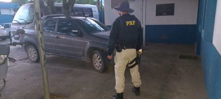 PRF recupera em Teixeira de Freitas caminhonete furtada em Belo Horizonte há quase 6 anos