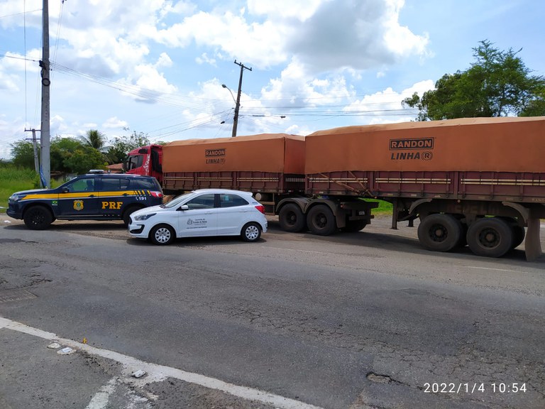 Quase 40 toneladas de farinha de trigo são apreendidos por sonegação fiscal em Feira de Santana (BA)