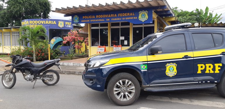 Levando mulher grávida como passageira, homem é preso pela PRF na Bahia com motocicleta roubada