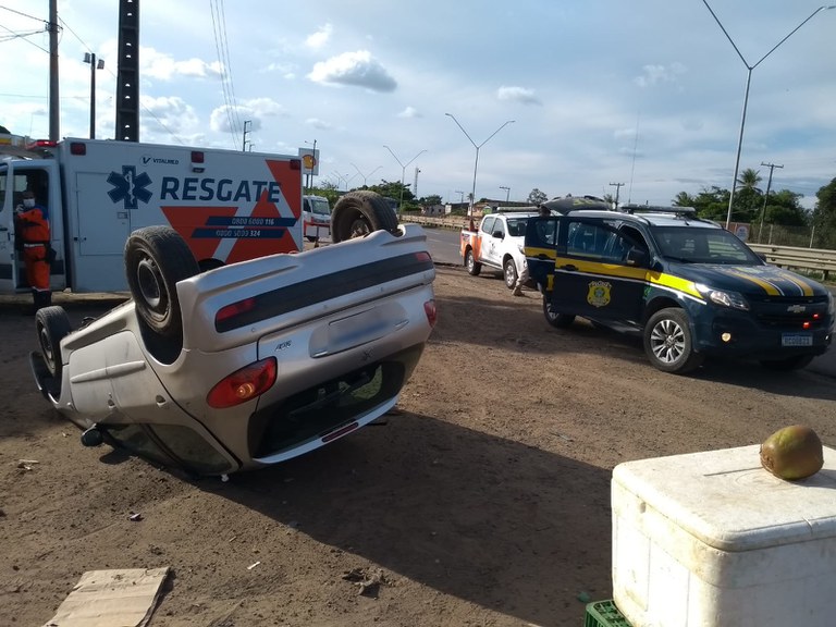 Motorista por aplicativo é assaltado, tem carro roubado e PRF recupera veículo na BR 324