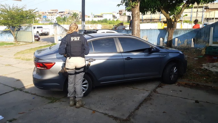 Veículo fruto de apropriação indébita é recuperado pela PRF em Candeias (BA)