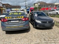 Em Sapeaçu (BA), homem é preso pela PRF após ser flagrado vendendo carro roubado em ‘Feira Livre’ na BR 101