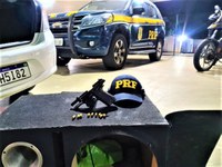 PRF apreende pistola, munições e carregador escondidos dentro de caixa de som na BR 116 em Vitória da Conquista (BA)