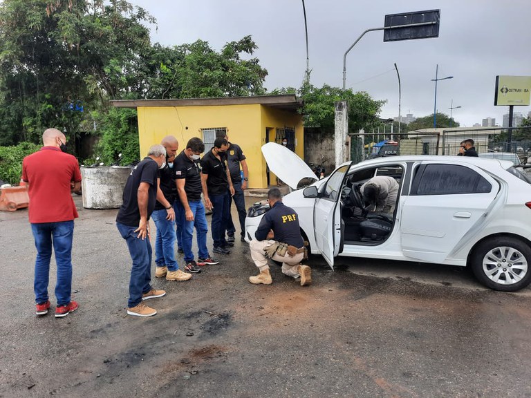 PRF promove ambientação com atividades teóricas e práticas sobre técnicas de identificação veicular  para policiais civis da Bahia