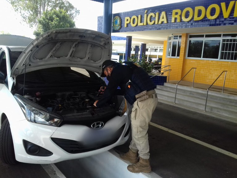 PRF recupera em Vitória da Conquista (BA) veículo roubado no Rio de Janeiro (RJ)