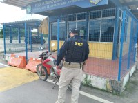 Em Capim Grosso (BA), PRF recupera motocicleta que havia sido roubada em Feira de Santana