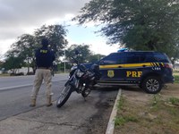 MOTOCICLETA ROUBADA É RECUPERADA PELA PRF EM PAULO AFONSO (BA)