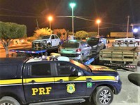 PRF estoura oficina de desmanche e apreende veículos com ocorrência de crime