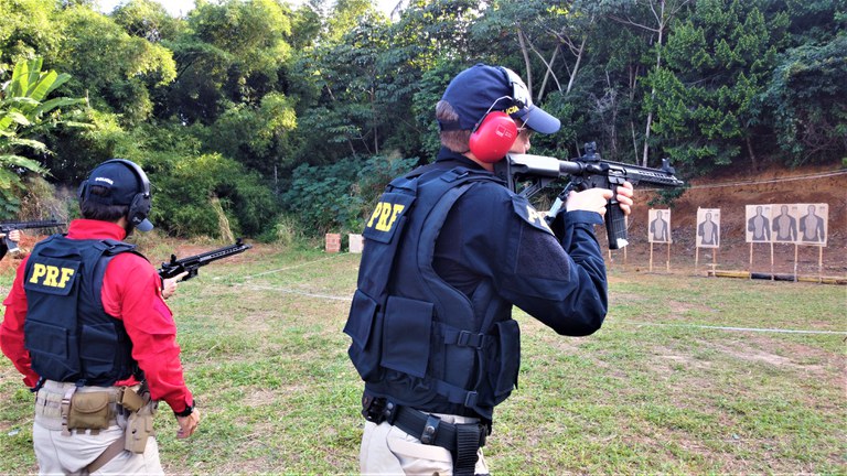 PRF na Bahia realiza capacitação do fuzil M15 e renovação da habilitação da pistola Glock 9mm