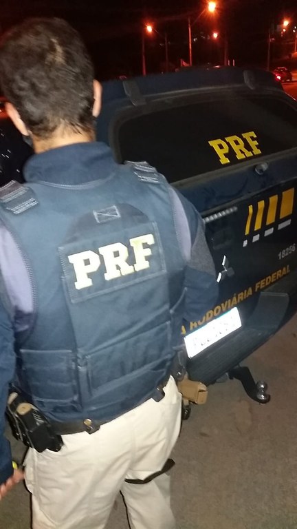 PRF prende dois foragidos da justiça nas rodovias federais da Bahia