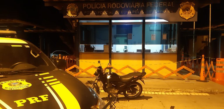 PRF recupera motocicleta furtada e prende condutor por receptação