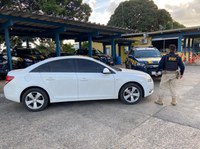 PRF recupera veículo roubado no Espírito Santo que estava circulando clonado na Bahia