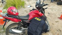 Moto Honda Cg 160 roubada é recuperada pela PRF na BR 324 em Simões Filho (BA)