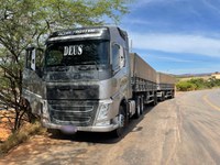 50 toneladas de carga de farinha de trigo transportada irregularmente é apreendida pela PRF no sudoeste da Bahia