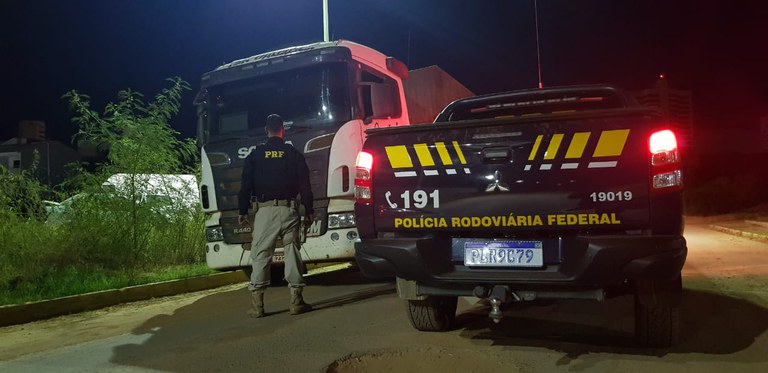 Ação rápida entre PRF e PM frustra assalto e recupera carreta roubada momentos antes no oeste da Bahia