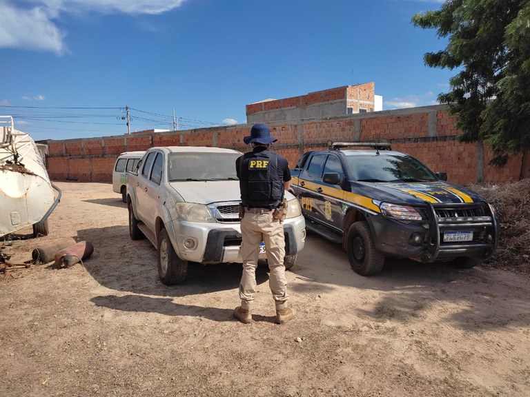 Hilux roubada há pouco mais de 1 mês em Salvador(BA) é recuperada pela PRF no oeste da Bahia